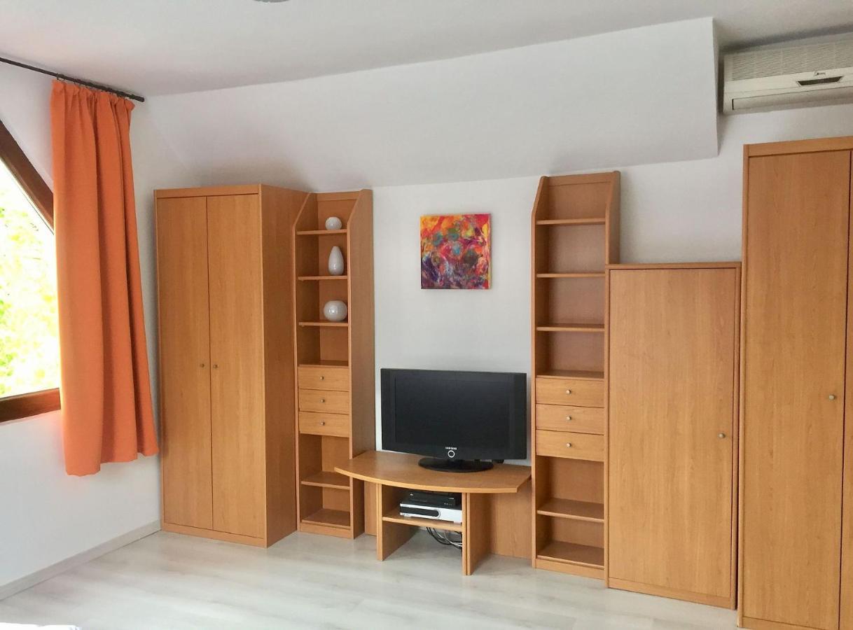 Flair Apartmanhaz Eger Exterior photo